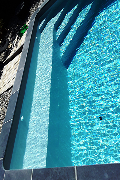 escalier de piscine-piscine enterree en kit Vaucluse-kit piscine Avignon-piscine en kit Bouches-du-Rhone-renovation de piscine Gard-piscine a monter soi-meme-pisciniste Avignon